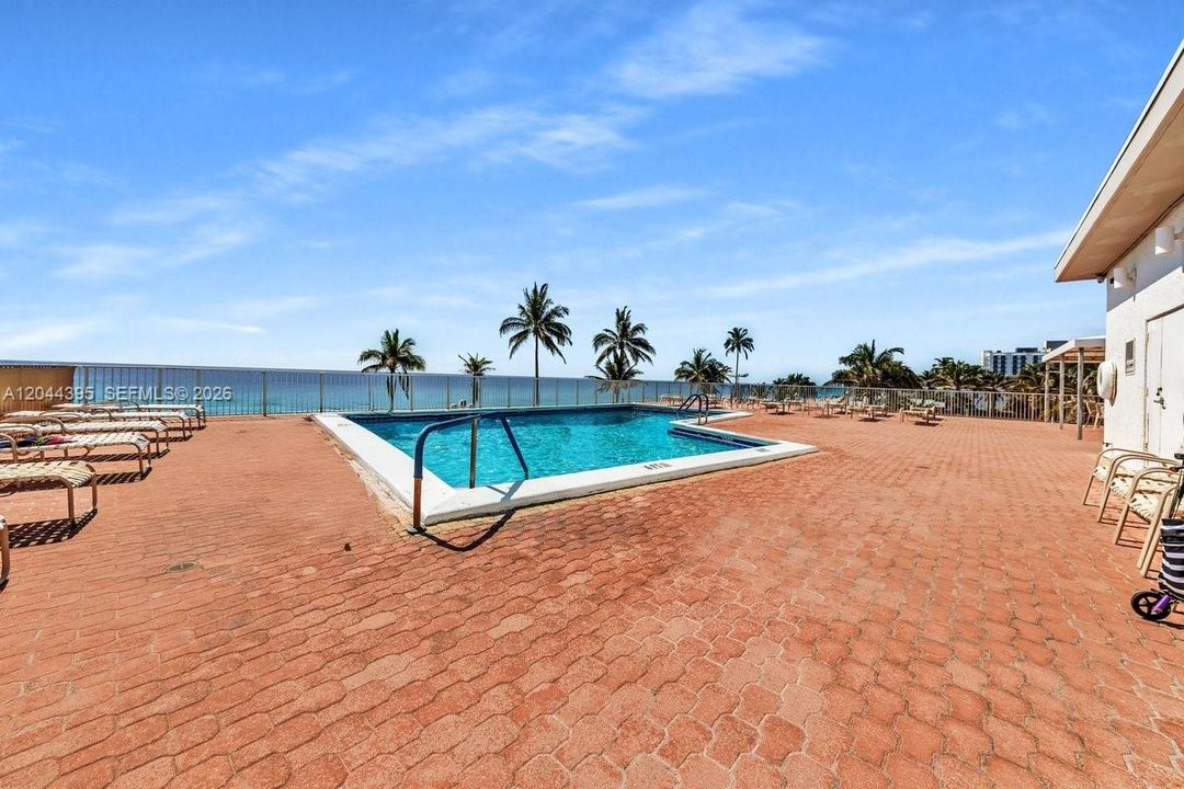For Sale: $624,900 (2 beds, 2 baths, 1120 Square Feet)