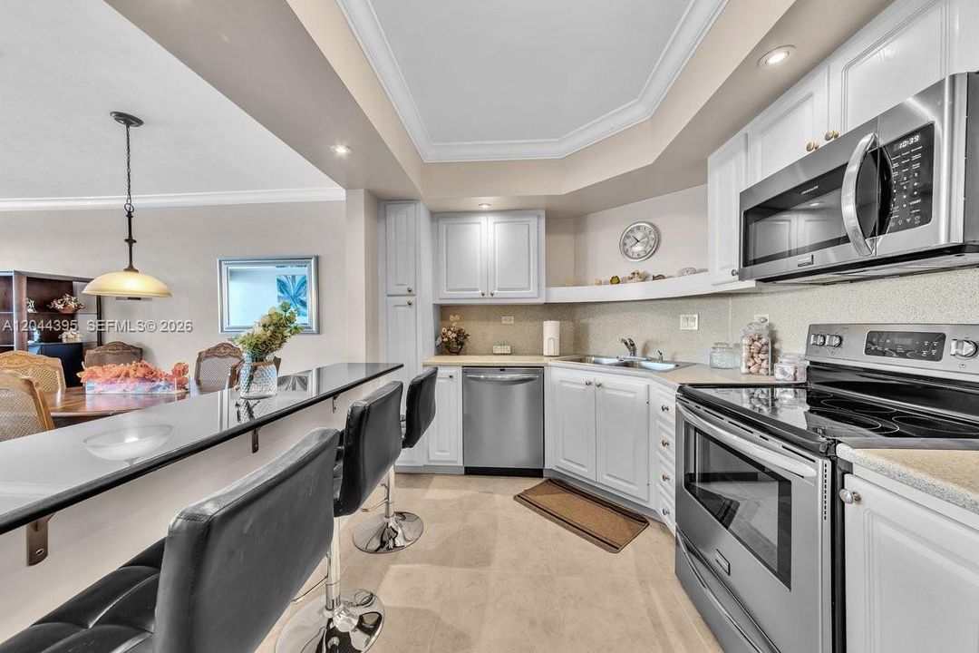For Sale: $624,900 (2 beds, 2 baths, 1120 Square Feet)