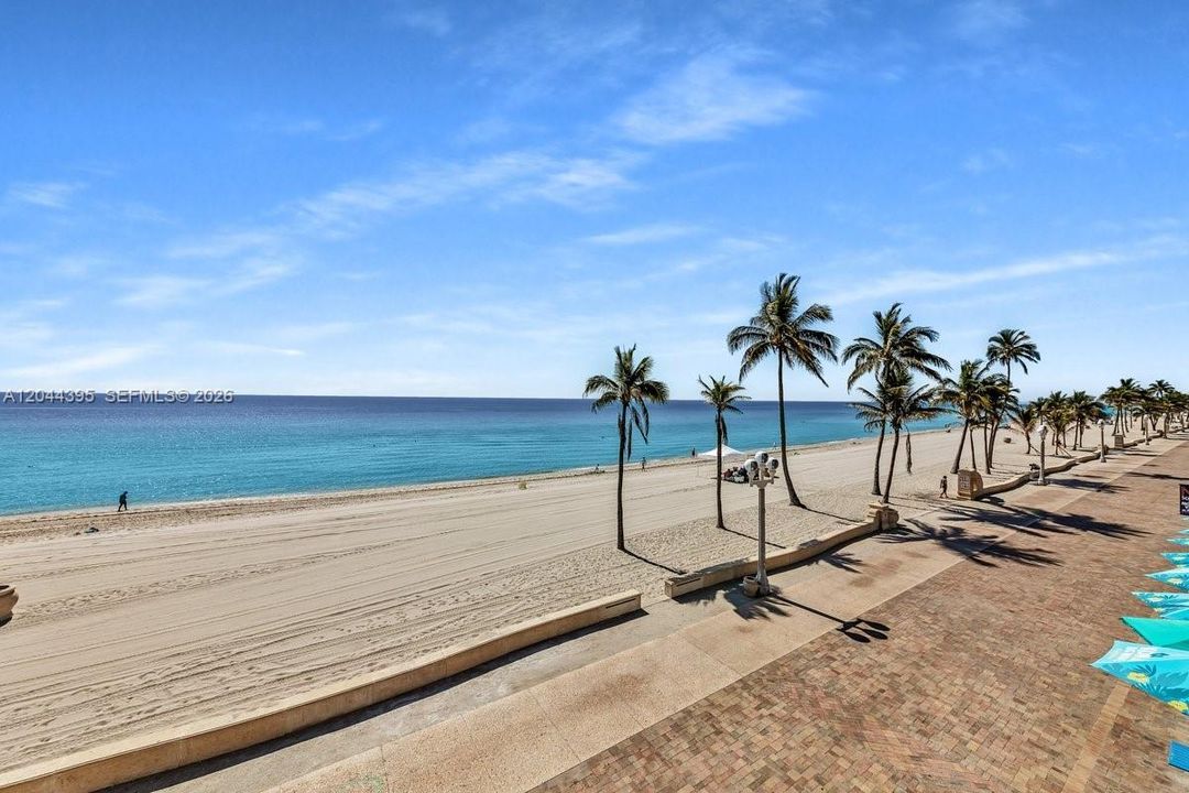 For Sale: $624,900 (2 beds, 2 baths, 1120 Square Feet)