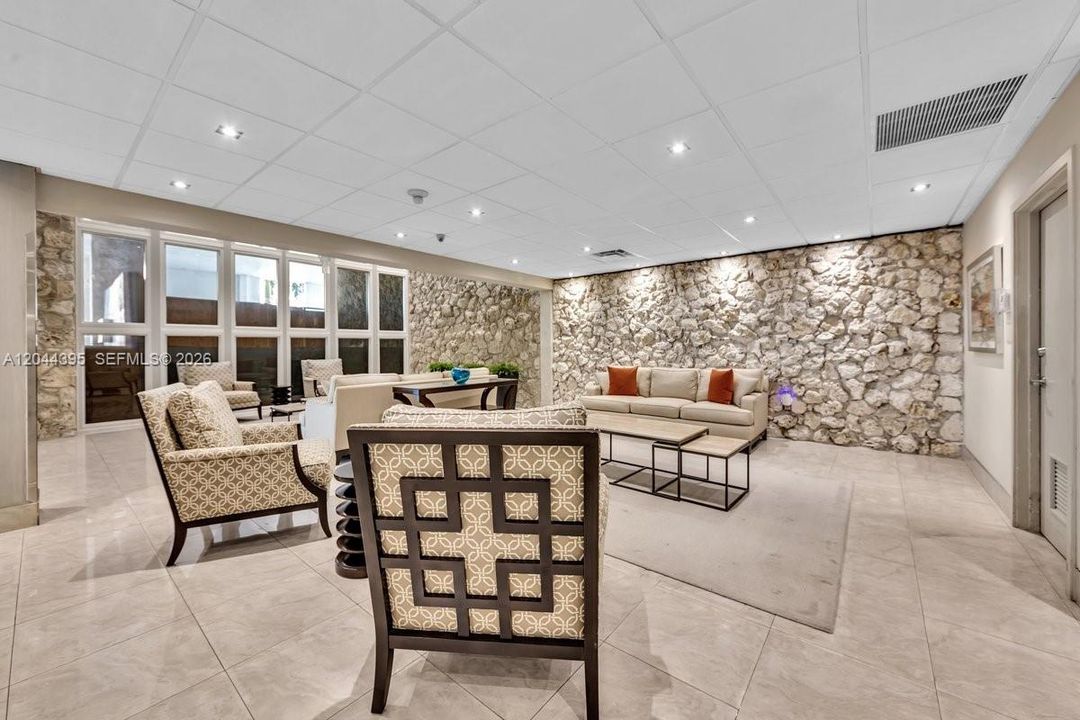 For Sale: $624,900 (2 beds, 2 baths, 1120 Square Feet)