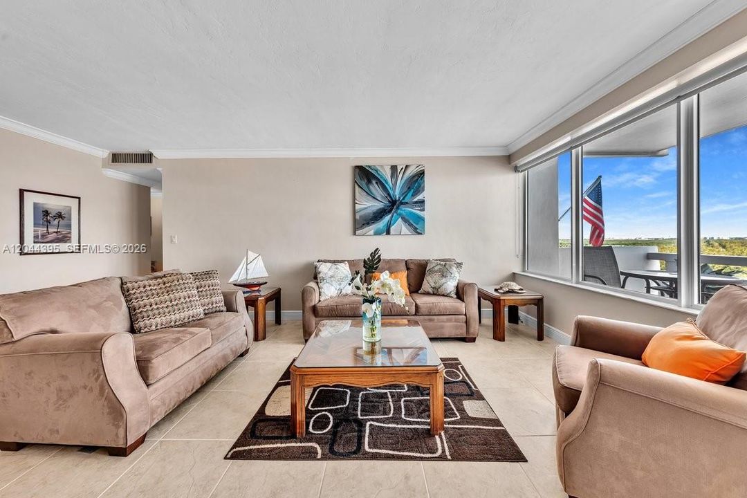For Sale: $624,900 (2 beds, 2 baths, 1120 Square Feet)