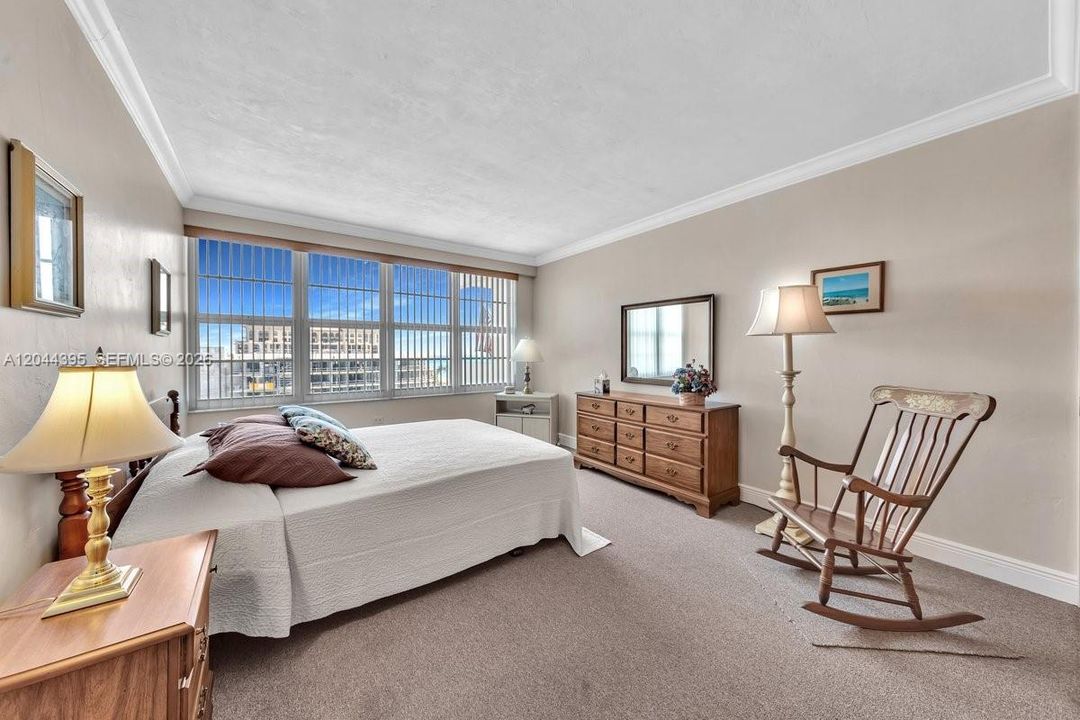 For Sale: $624,900 (2 beds, 2 baths, 1120 Square Feet)