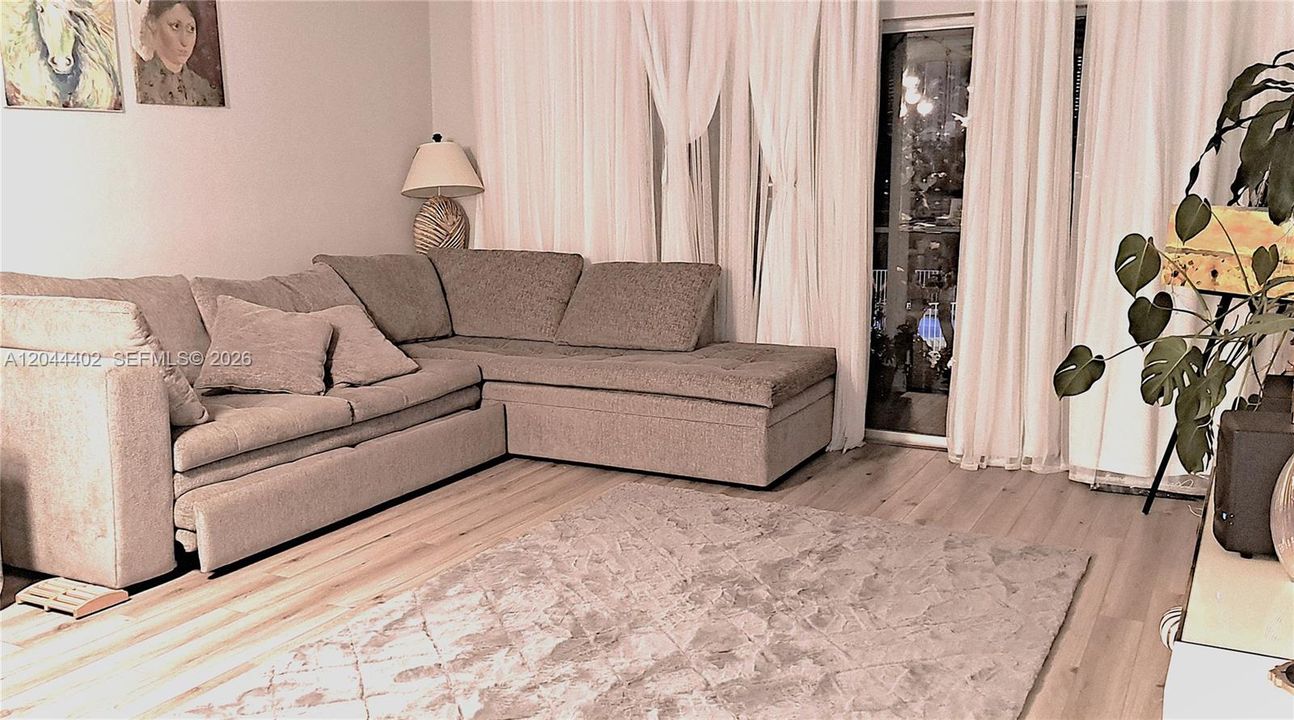 На продажу: $185,000 (1 спален, 1 ванн, 730 Квадратных фут)