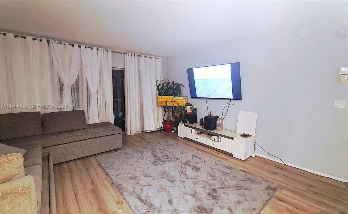 На продажу: $185,000 (1 спален, 1 ванн, 730 Квадратных фут)