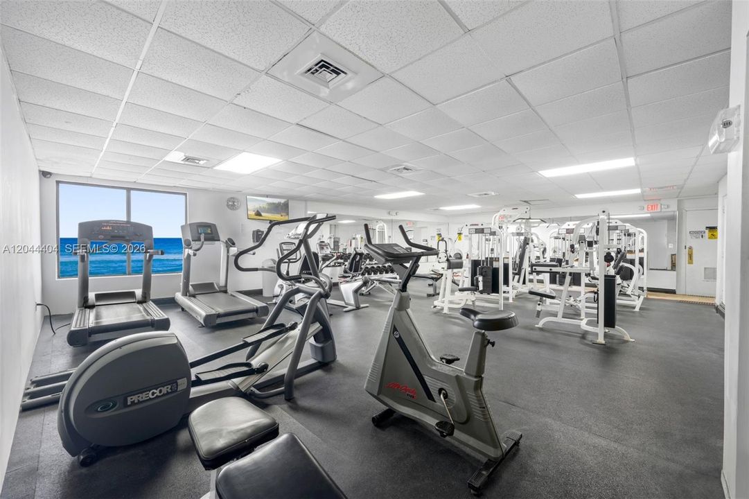 For Rent: $3,000 (1 beds, 1 baths, 871 Square Feet)