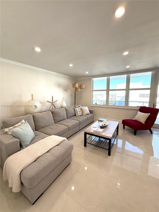 For Rent: $3,000 (1 beds, 1 baths, 871 Square Feet)
