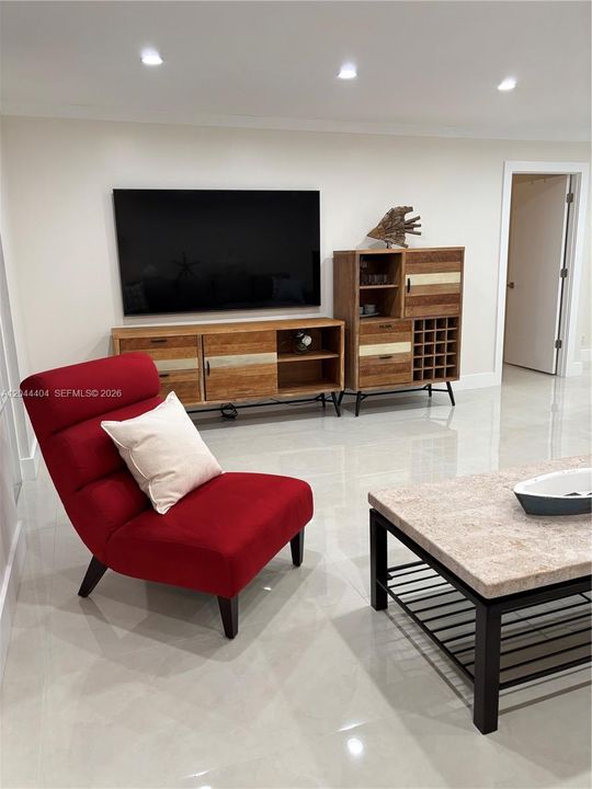 For Rent: $3,000 (1 beds, 1 baths, 871 Square Feet)