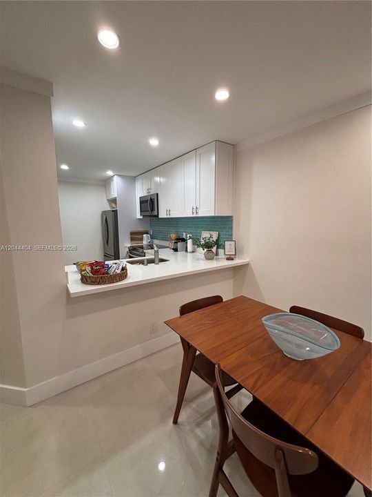For Rent: $3,000 (1 beds, 1 baths, 871 Square Feet)