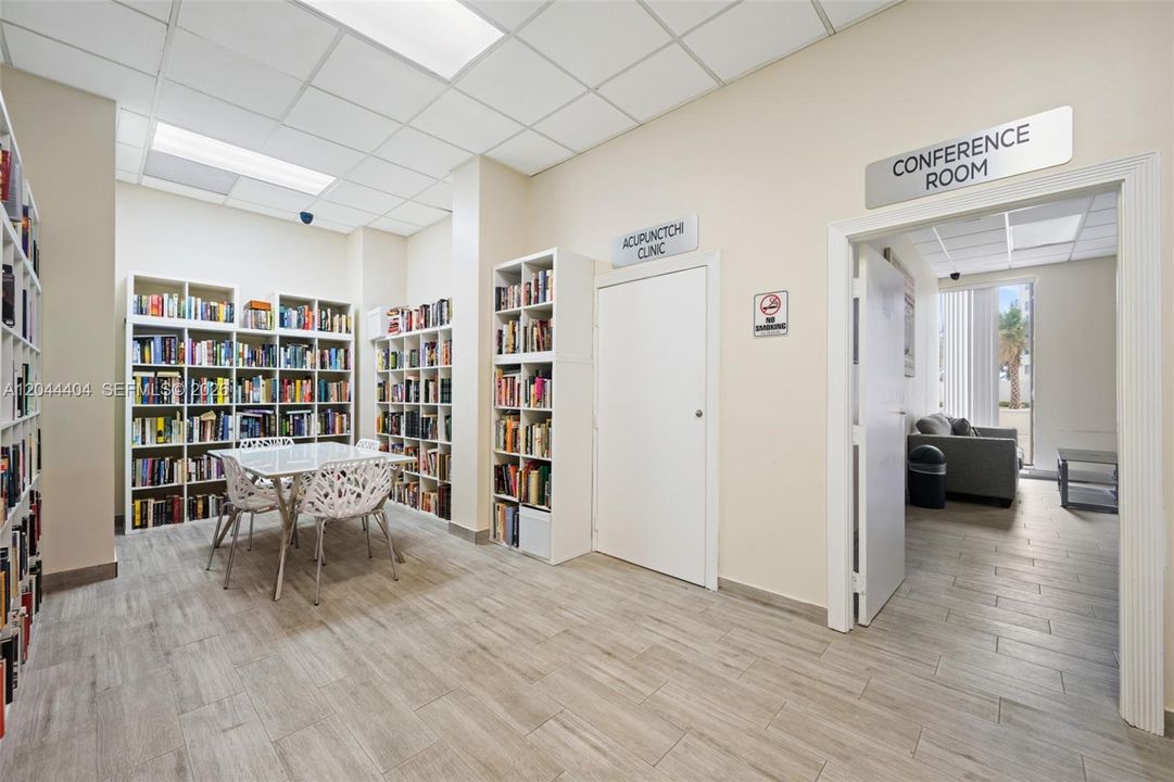 For Rent: $3,000 (1 beds, 1 baths, 871 Square Feet)
