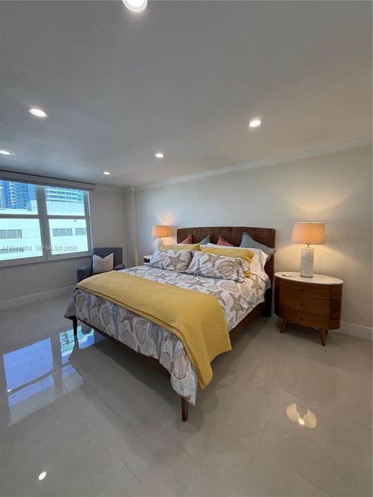 For Rent: $3,000 (1 beds, 1 baths, 871 Square Feet)