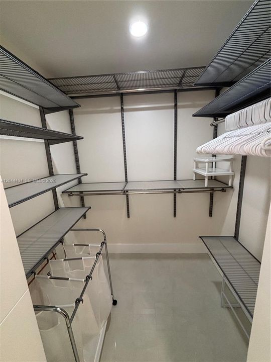 For Rent: $3,000 (1 beds, 1 baths, 871 Square Feet)