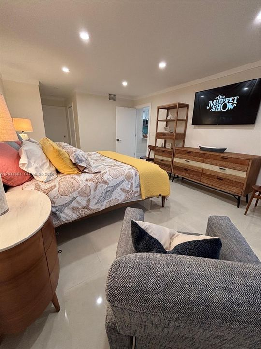 For Rent: $3,000 (1 beds, 1 baths, 871 Square Feet)
