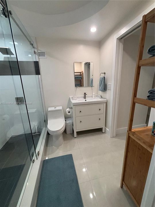 For Rent: $3,000 (1 beds, 1 baths, 871 Square Feet)