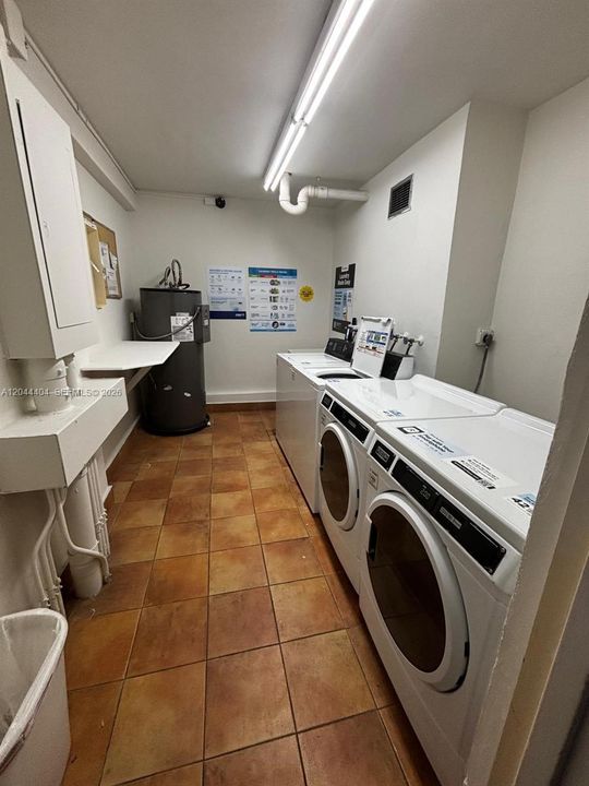 For Rent: $3,000 (1 beds, 1 baths, 871 Square Feet)