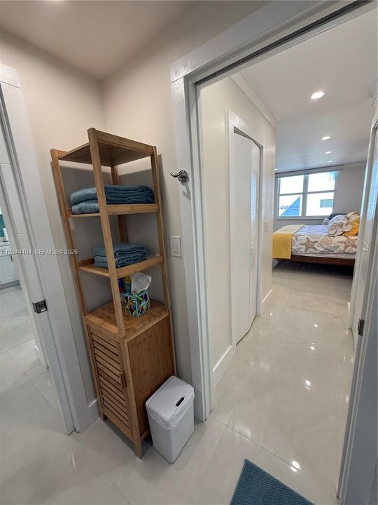 For Rent: $3,000 (1 beds, 1 baths, 871 Square Feet)