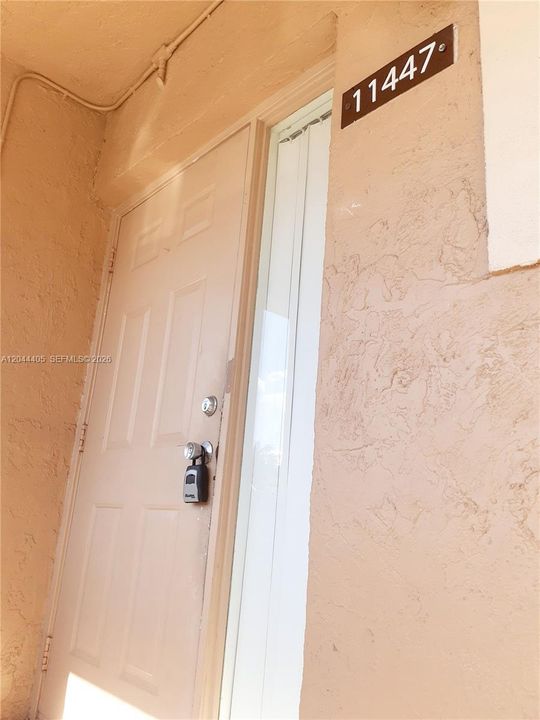 В аренду: $1,750 (2 спален, 2 ванн, 835 Квадратных фут)