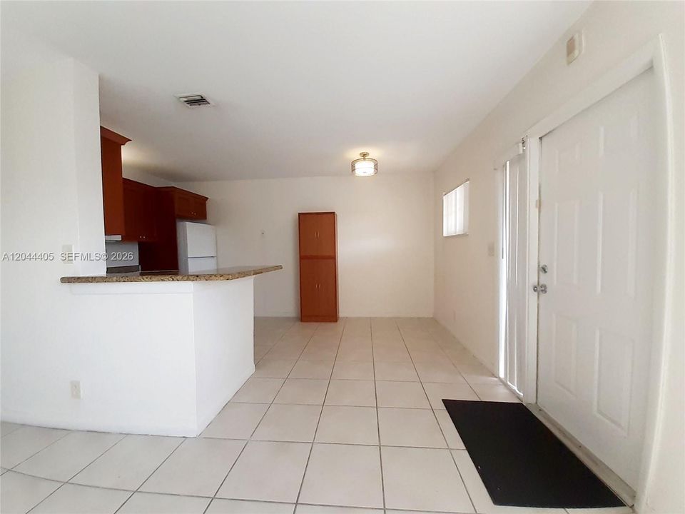 В аренду: $1,750 (2 спален, 2 ванн, 835 Квадратных фут)