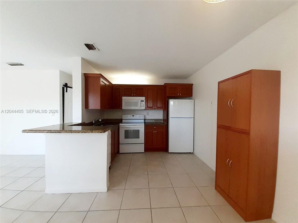 В аренду: $1,750 (2 спален, 2 ванн, 835 Квадратных фут)