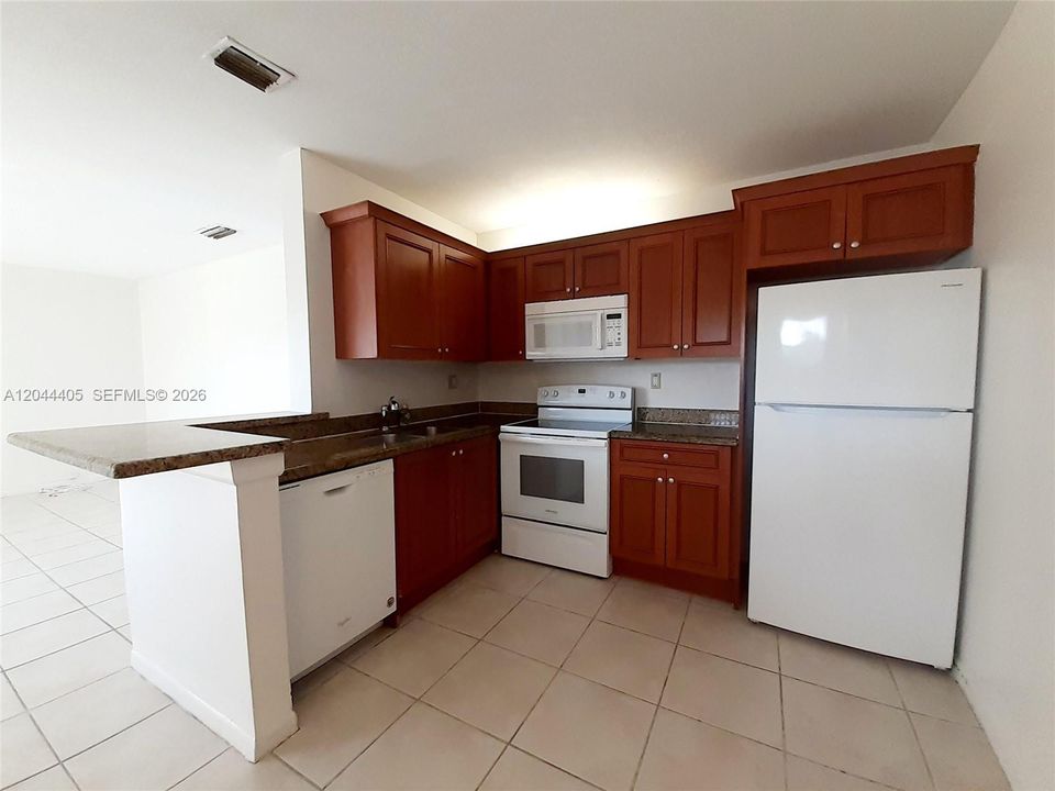 В аренду: $1,750 (2 спален, 2 ванн, 835 Квадратных фут)