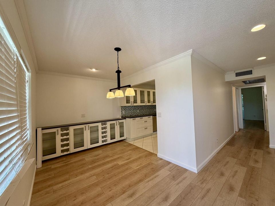 Living Room/Dining Area