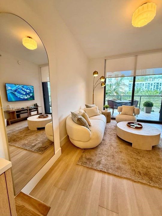 For Rent: $4,900 (1 beds, 2 baths, 786 Square Feet)