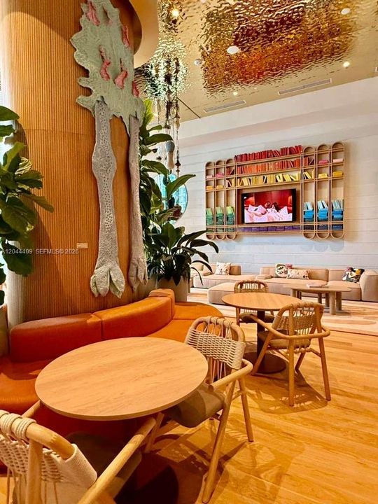 For Rent: $4,900 (1 beds, 2 baths, 786 Square Feet)