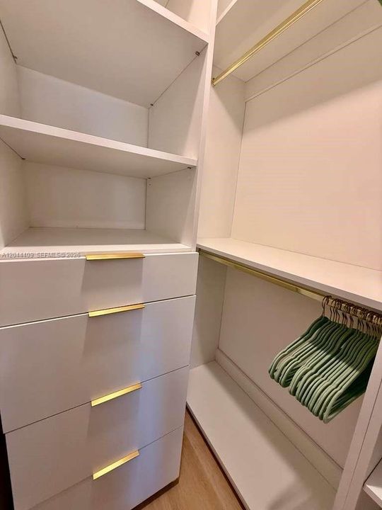 For Rent: $4,900 (1 beds, 2 baths, 786 Square Feet)