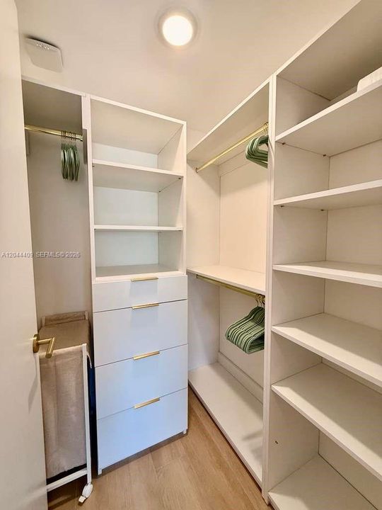 For Rent: $4,900 (1 beds, 2 baths, 786 Square Feet)