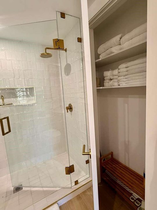 For Rent: $4,900 (1 beds, 2 baths, 786 Square Feet)