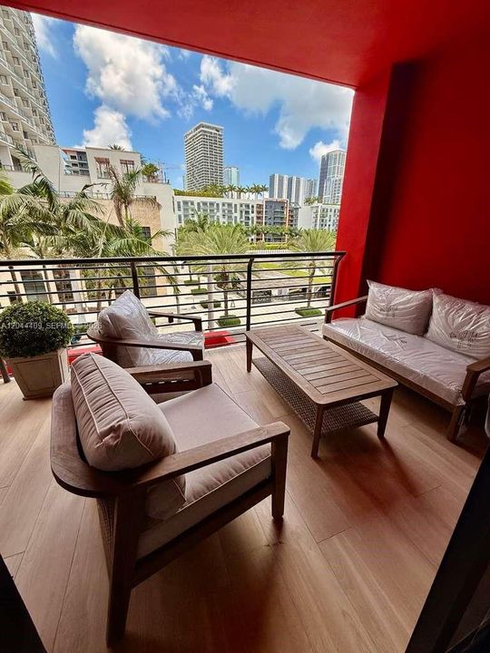For Rent: $4,900 (1 beds, 2 baths, 786 Square Feet)