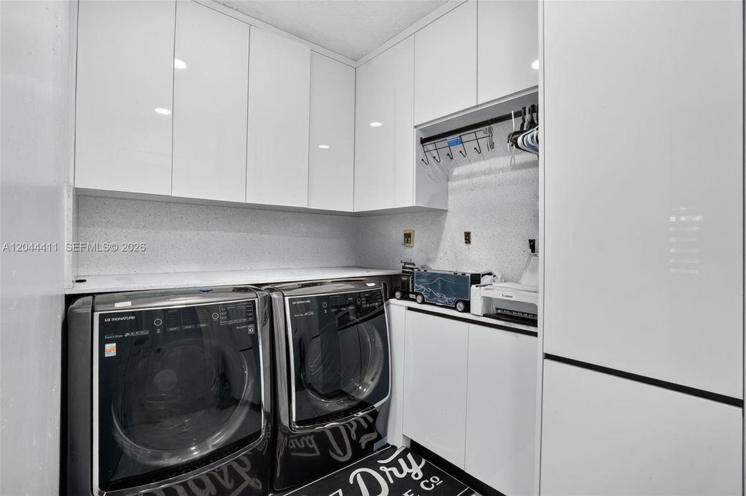 For Sale: $720,000 (3 beds, 2 baths, 1770 Square Feet)