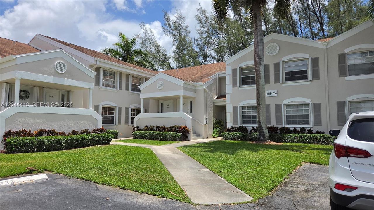 For Rent: $2,050 (2 beds, 2 baths, 1160 Square Feet)