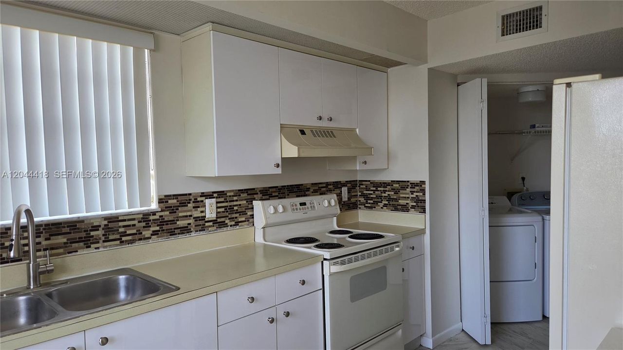 For Rent: $2,050 (2 beds, 2 baths, 1160 Square Feet)