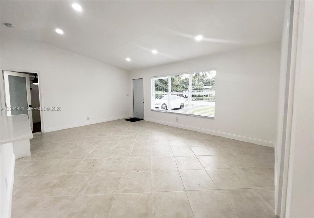 В аренду: $3,300 (3 спален, 2 ванн, 1200 Квадратных фут)