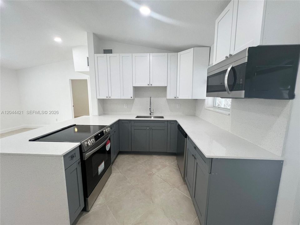 В аренду: $3,300 (3 спален, 2 ванн, 1200 Квадратных фут)