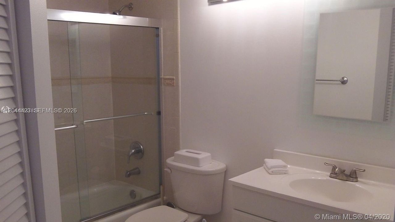 В аренду: $2,400 (1 спален, 1 ванн, 750 Квадратных фут)