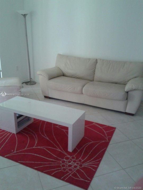 В аренду: $2,400 (1 спален, 1 ванн, 750 Квадратных фут)