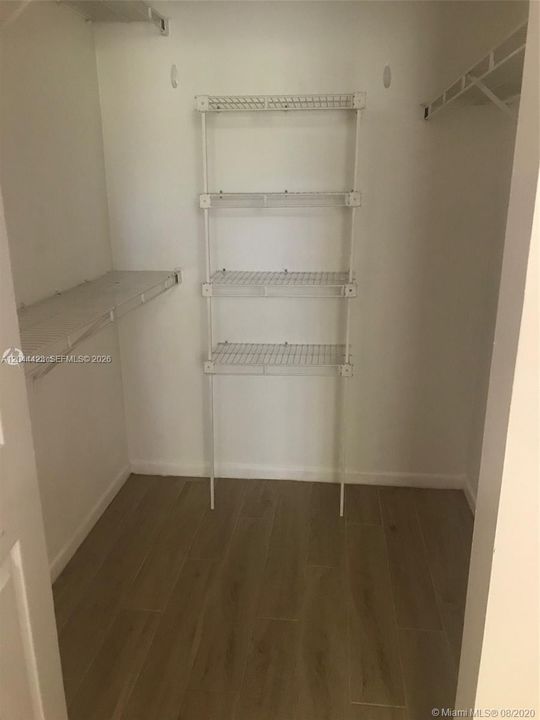 В аренду: $2,400 (1 спален, 1 ванн, 750 Квадратных фут)