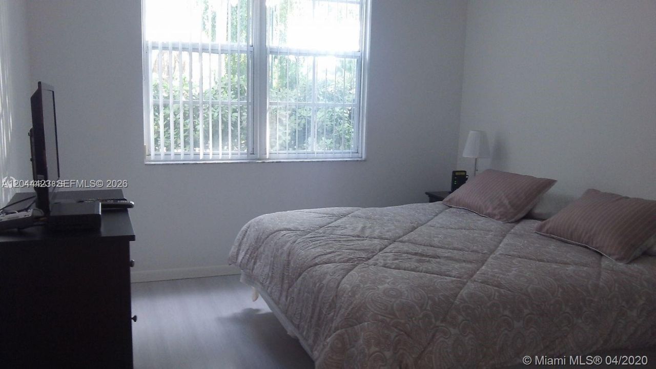 В аренду: $2,400 (1 спален, 1 ванн, 750 Квадратных фут)