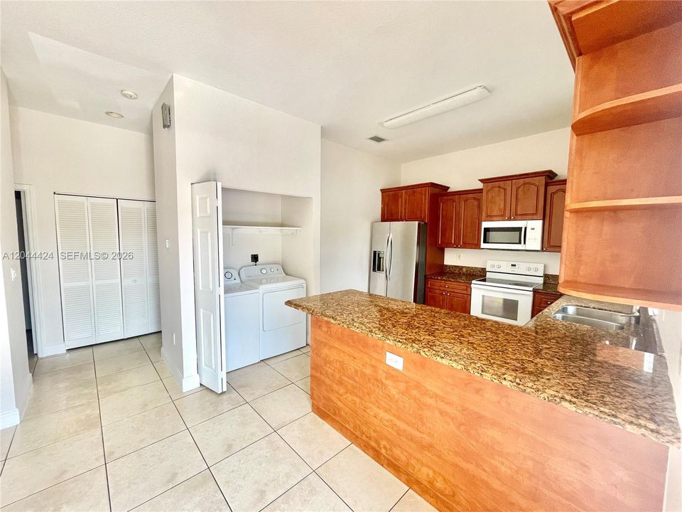 En Renta: $2,800 (2 camas, 2 baños, 1300 Pies cuadrados)