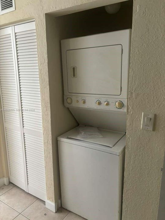 For Rent: $2,000 (3 beds, 2 baths, 1182 Square Feet)