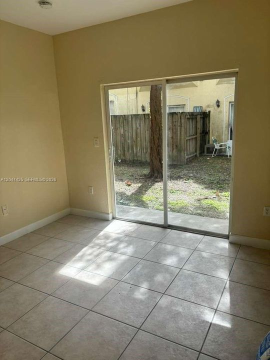 For Rent: $2,000 (3 beds, 2 baths, 1182 Square Feet)