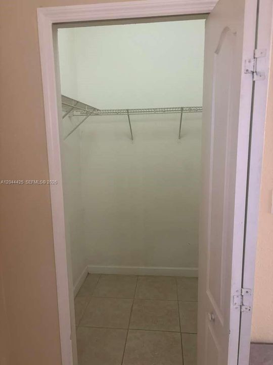 For Rent: $2,000 (3 beds, 2 baths, 1182 Square Feet)