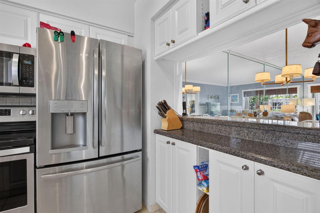 9-web-or-mls-298 Interiors-2106