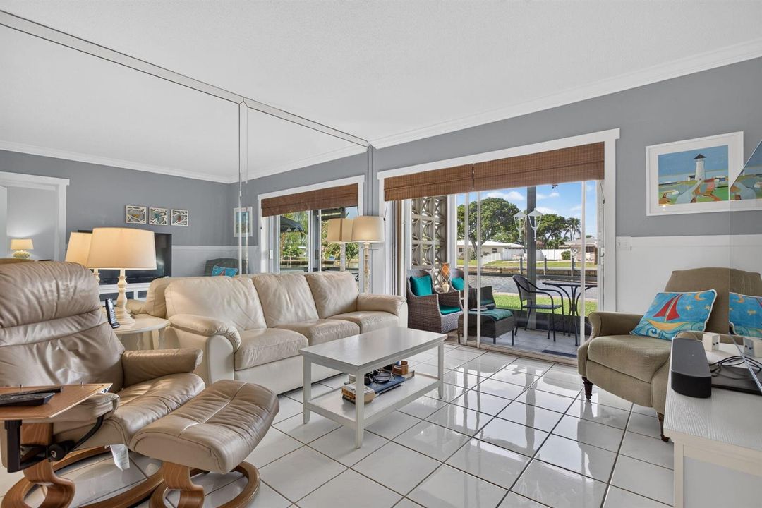 22-web-or-mls-298 Interiors-2176