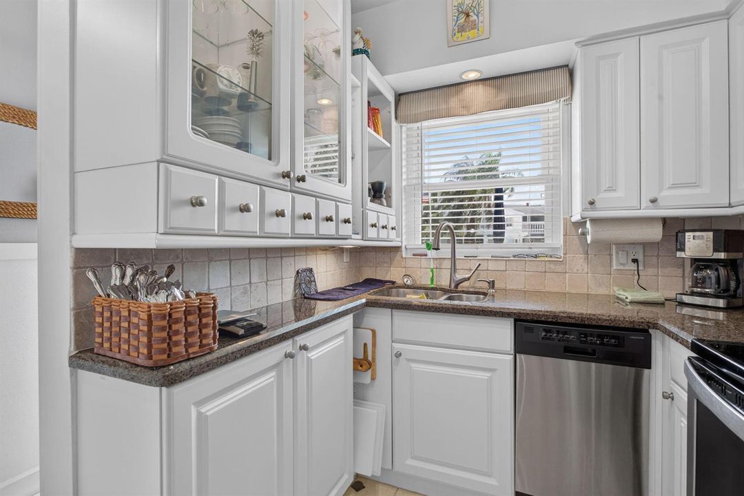 11-web-or-mls-298 Interiors-2117