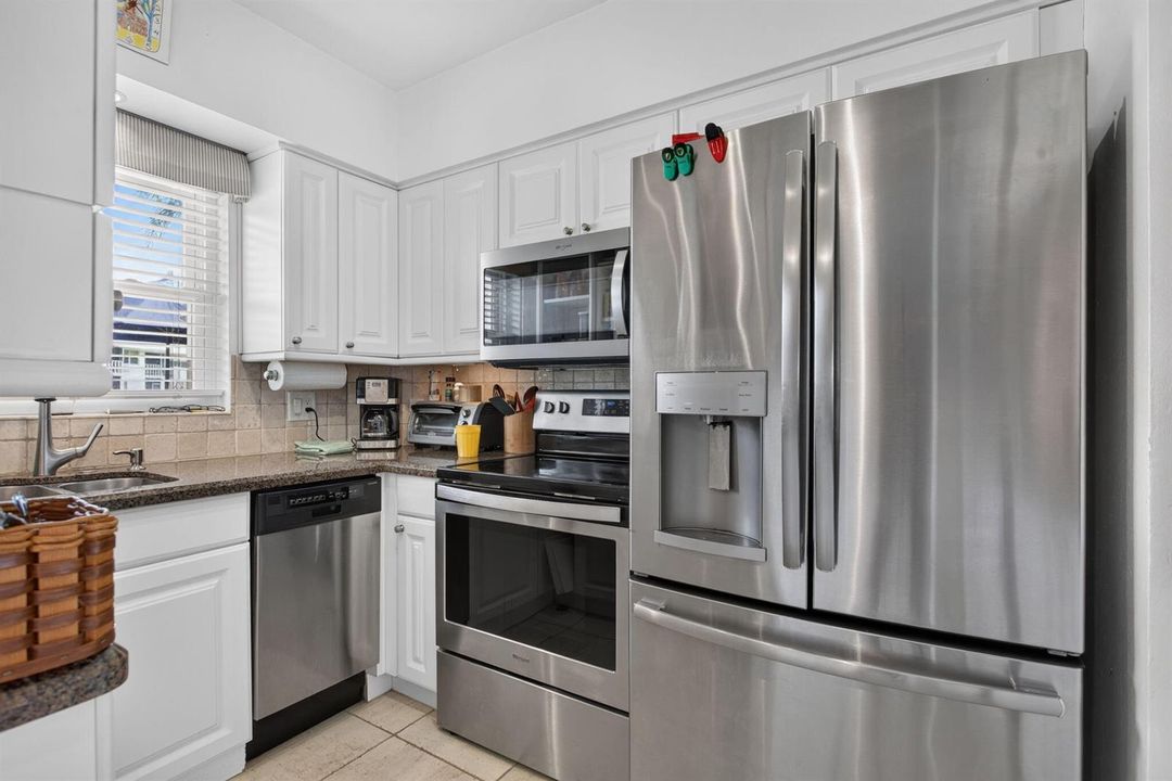 10-web-or-mls-298 Interiors-2111