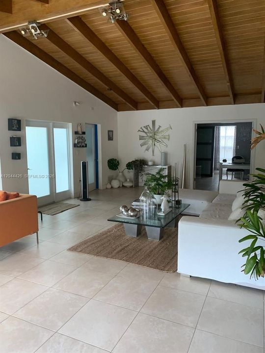 En Renta: $6,500 (4 camas, 4 baños, 2145 Pies cuadrados)