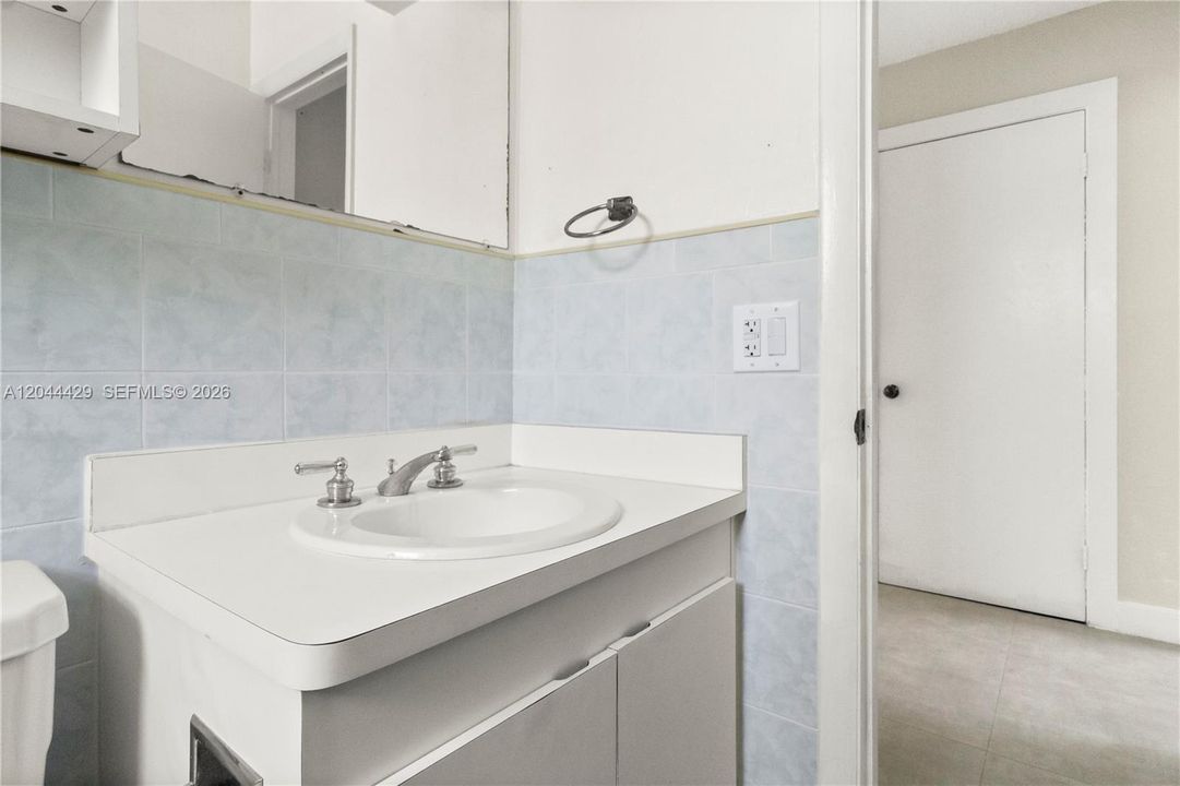 На продажу: $699,000 (4 спален, 2 ванн, 1595 Квадратных фут)