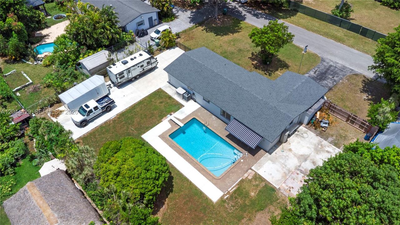 На продажу: $699,000 (4 спален, 2 ванн, 1595 Квадратных фут)